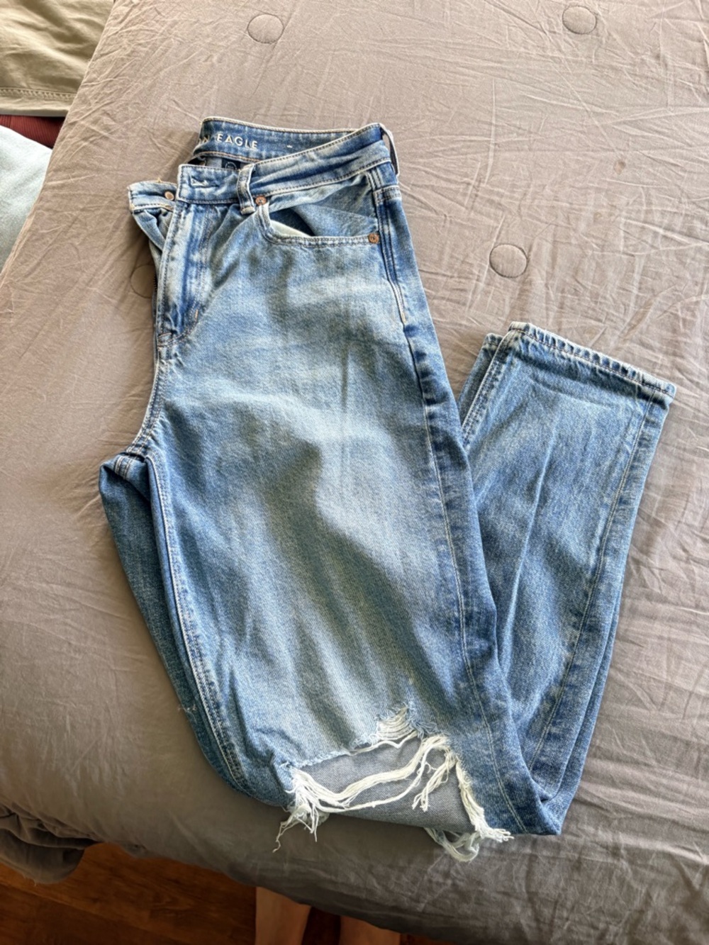American Eagle Outfitters Light Blue Ripped Strigid Mom Jean - Picture 2 of 3